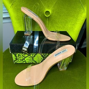 Cape Robbin “Maria” Heels Size 9 (Transparent)